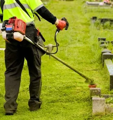 grave-cleaner-trimming-grass